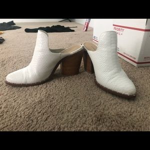 Chinese Laundry Mule